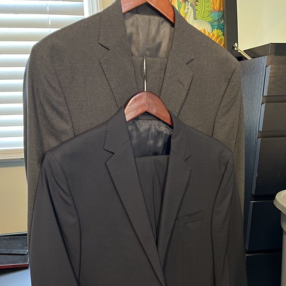 Lot of 2 Kenneth Cole Reaction Grey & Navy Solid Wool Blend 40 Mens Suits Slim - Picture 1 of 12